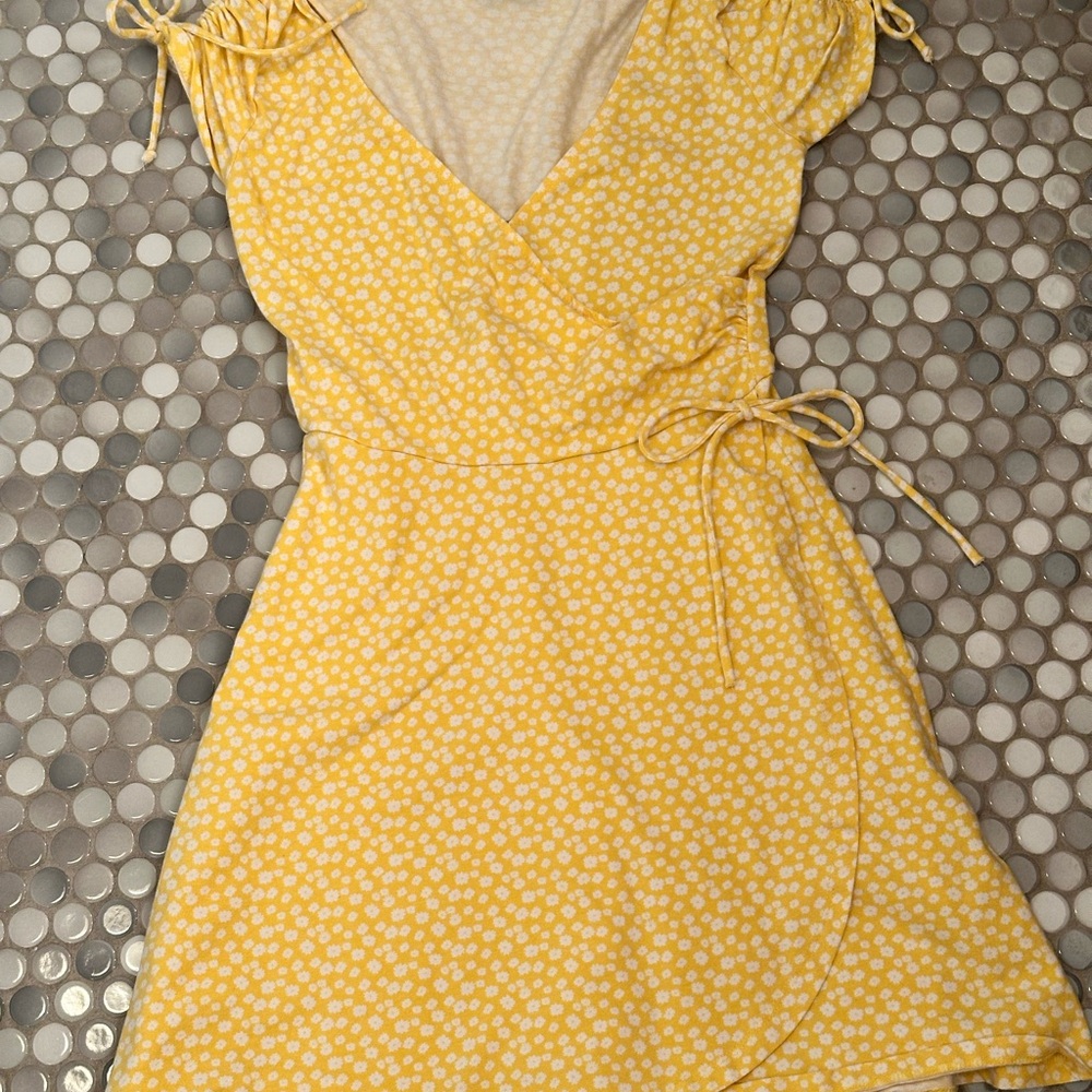 Hollister Light Yellow and White Spotted Blouse